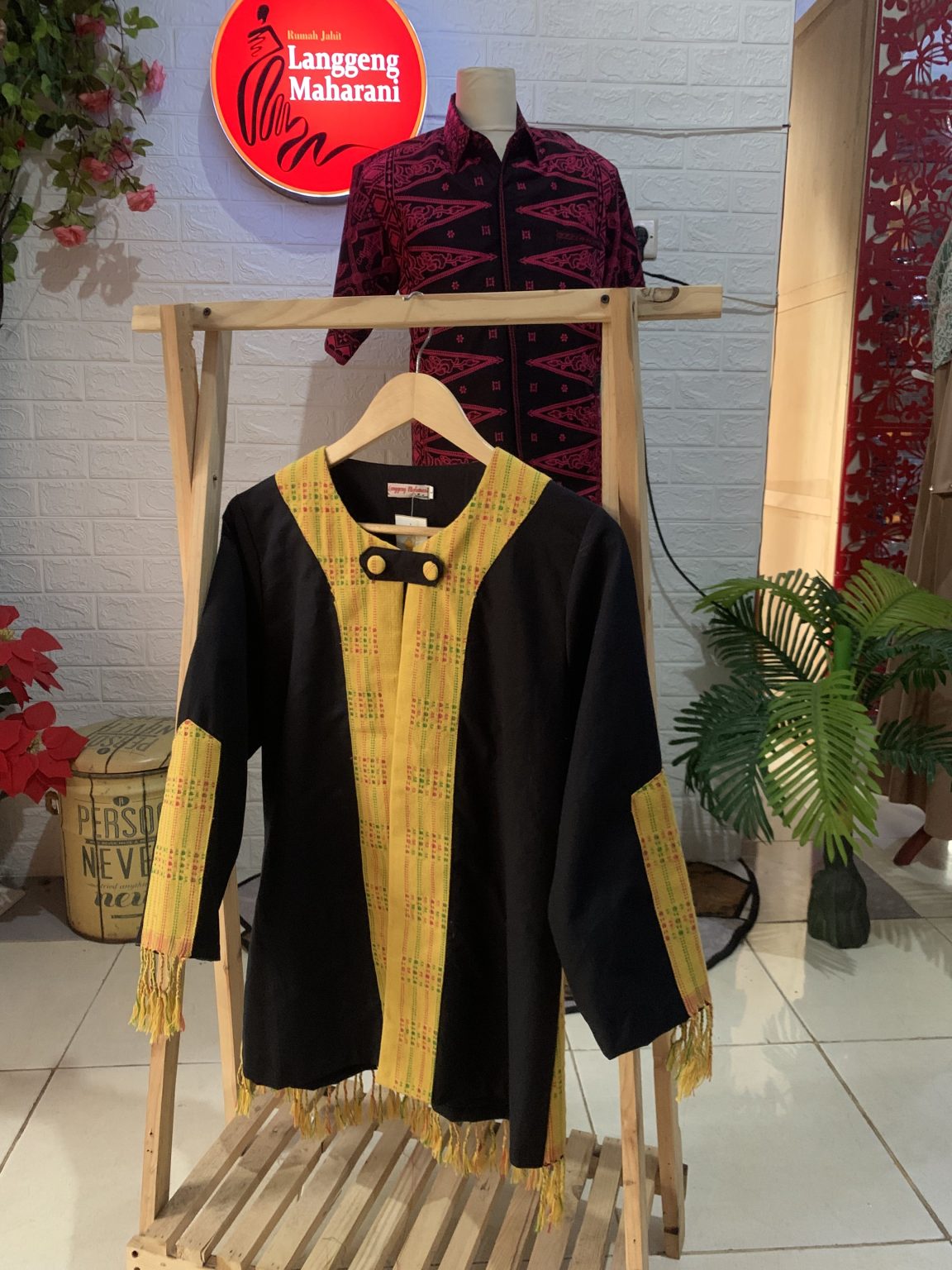 Blouse Hitam Suat Songket 1